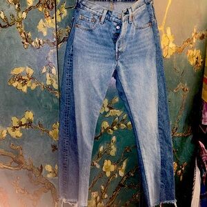 Women’s Levi’s 501 button fly 25 x 30